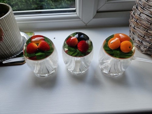 Vintage Plexiglas Acryl Konvolut Marmelade Konserve runder Topf mit Deckel und Löffel x 3