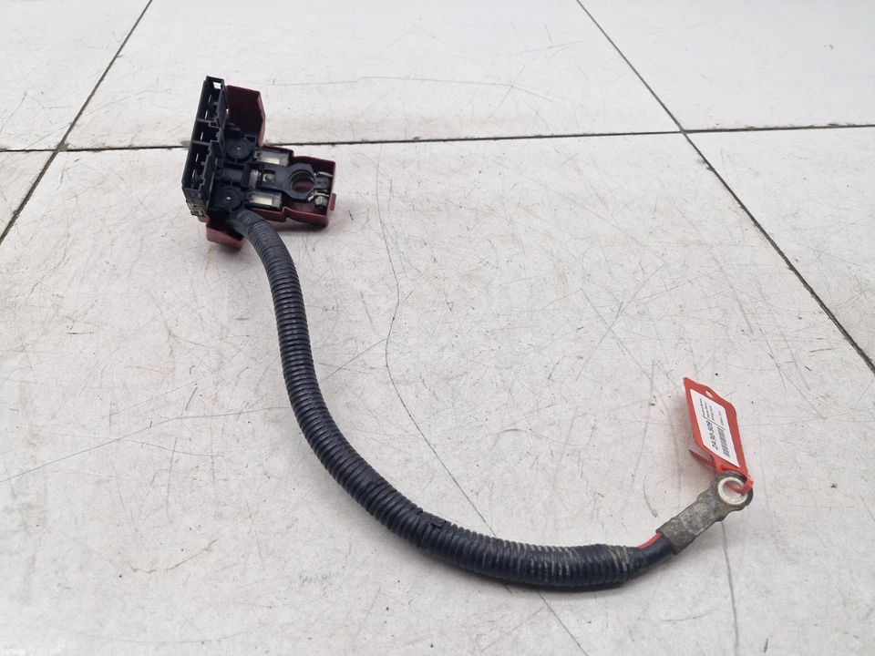 2015 Nissan Juke MK1 F15 1.2 Petrol Positive Battery Terminal Fuse & Lead Cable - Image 2 of 4