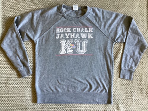 Kansas Jayhawks Rock Chalk Jayhawk Adulto Cuello Redondo Ligero Sudadera Grande - Imagen 3 de 7