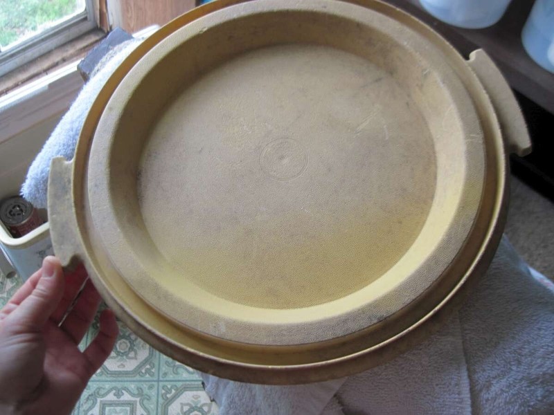 Damaged Preowned Broken Cracked Dirty Vintage Beige Tupperware Lid Foot Across