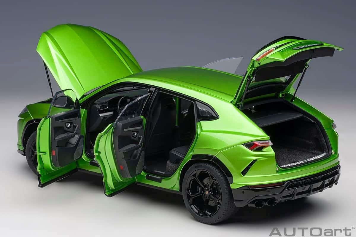 Finished product AUTOart 1/18 Lamborghini Urus Pearl Green from