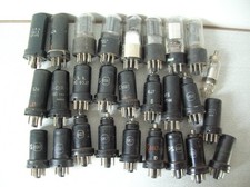 Lot de 27 anciennes lampes TSF Radio tubes