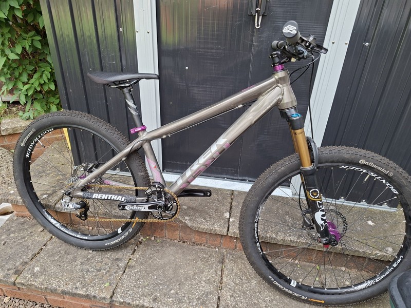 TREK TICKET! SIGNATURE D/J 4X JUMP BIKE TOP BUILD FOX KASHIMA HOPE SAINT ECT VGC