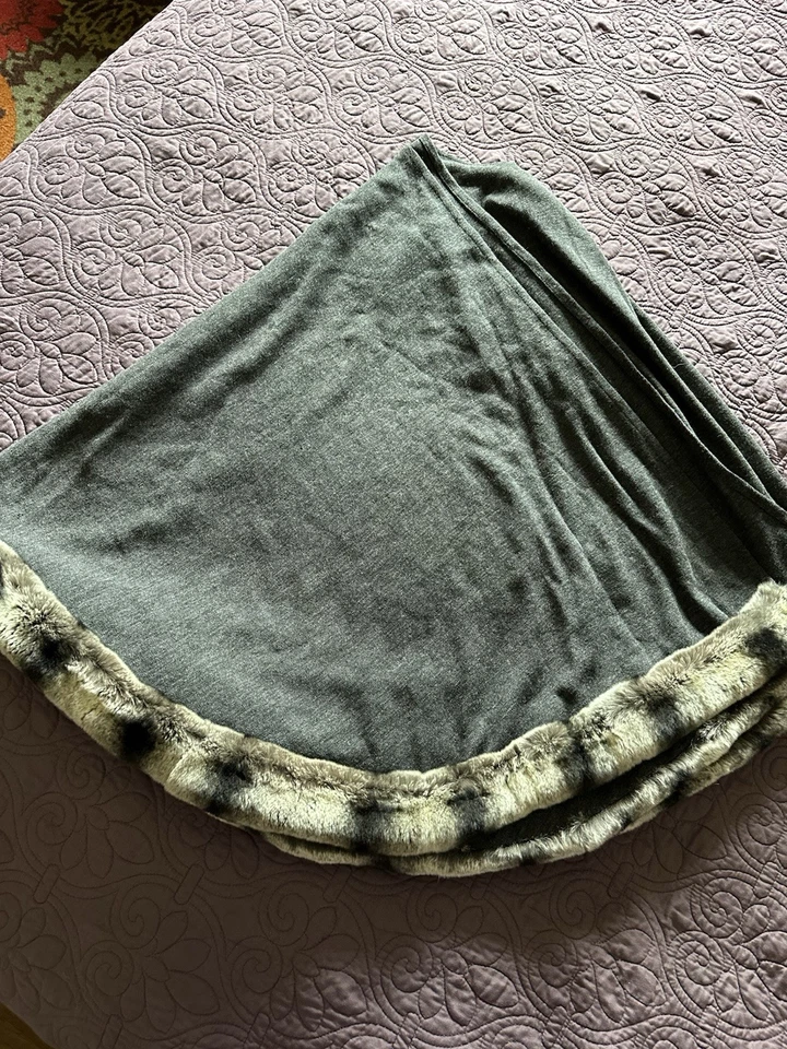 Amicale Merino Wool & Rabbit Gray Luxury Shawl Wrap - Image 4 of 4