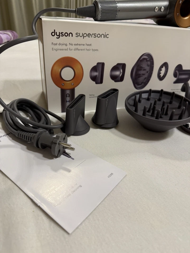 Dyson Supersonic Haartrockner Nickel/Kupfer mit Aufbewahrungsbox - Bild 2 von 3