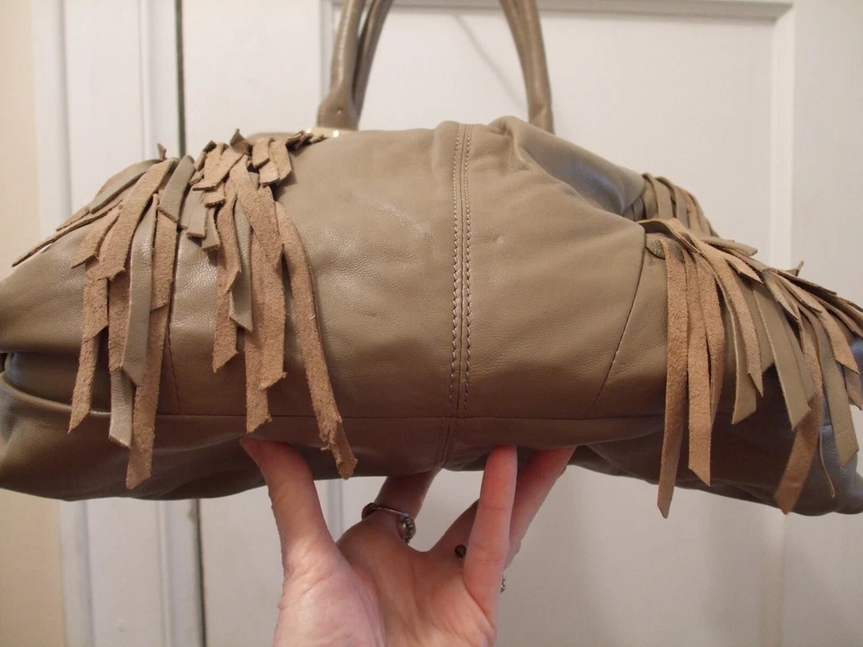 BOLSO DE MANO HOBO HYPE DE CUERO DE CORDERO CON FLECOS, MARRÓN, NUEVO CON ETIQUETAS, GRAN DESCUENTO, BOLSO DE HOMBRO Foto 3 de 4