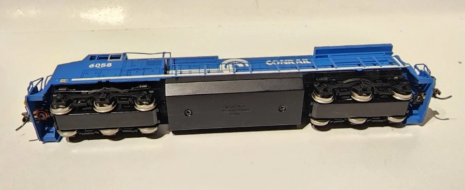 Bachmann Spectrum HO GE DASH 8-40CW Wide Cab DIESEL Conrail #6058 - Image 4 of 4