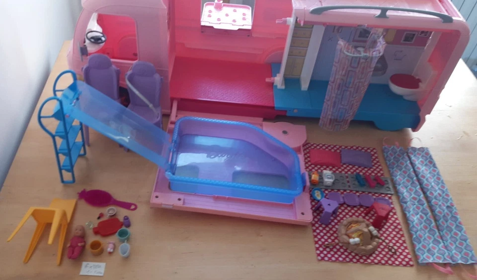 BARBIE CAMPER DEI SOGNI GIOCATO CON TANTI ACCESSORI ANCHE EXTRA - Immagine 2 di 4