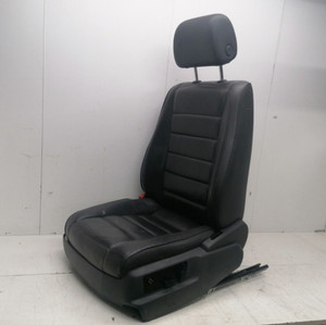 VW Touareg 7L   Fahrersitz Sitz  Leder  vorne links   (00)