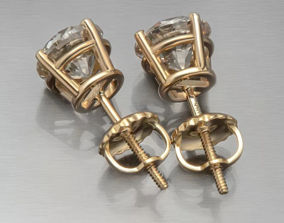 Aretes redondos de diamantes naturales de 1,76 quilates TW en oro amarillo de 14 k Foto 4 de 4