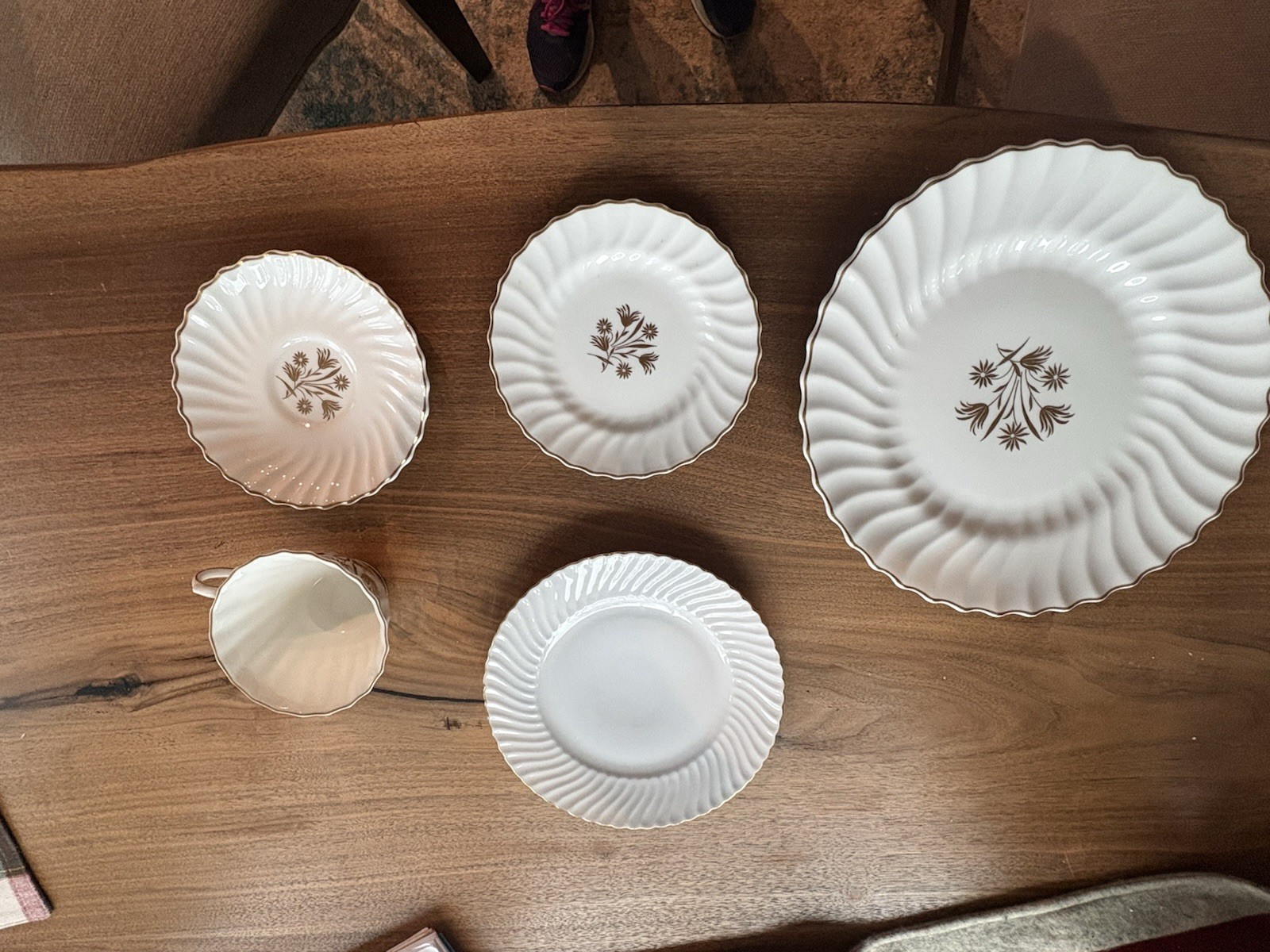 Service For 10-12 Vintage Royal Doulton England Napier H4800 Bone China