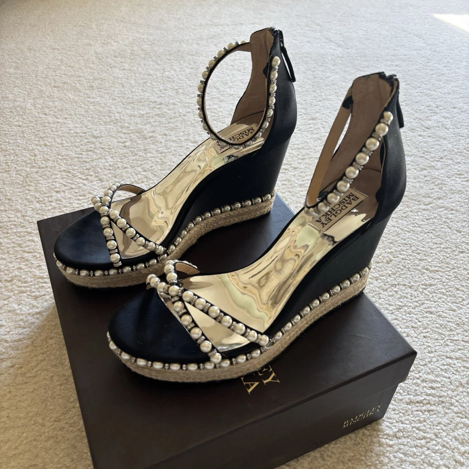 Cuña negra satinada con acento de perlas Badgley Mischka Sloan 9,5 nueva con caja Foto 4 de 4