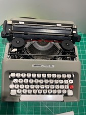 Olivetti Lettera 35L Typewriter Elite 12 CPI Font Vintage Manual Typewriter case thumbnail