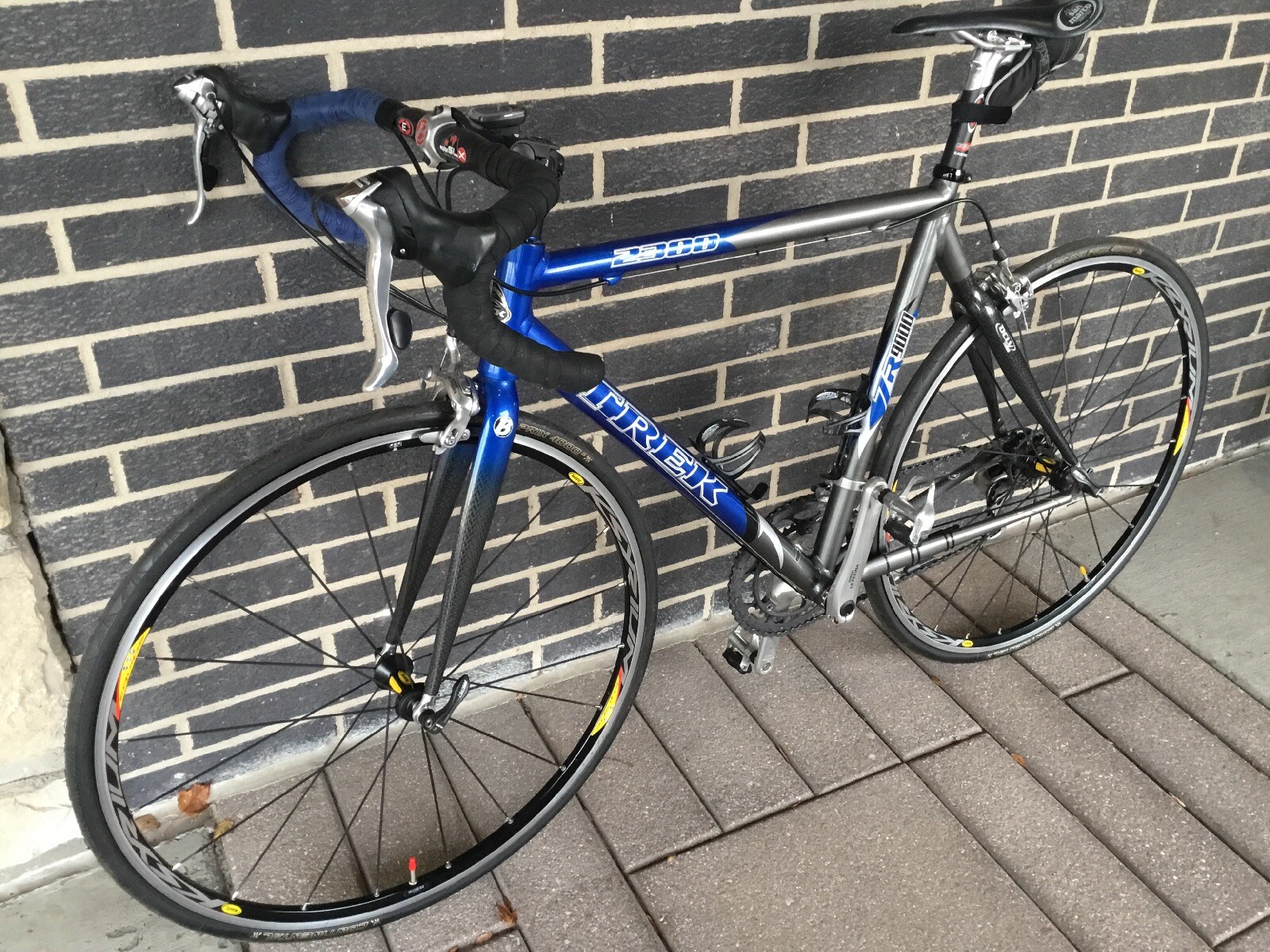 TREK 2300 ALUMINUM/CARBON ROAD BIKE 58CM