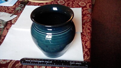 Hervorragende Steingut Vase: dunkelblaue Glasur. Studiokeramik. 5,5'' hoch. No Mark.