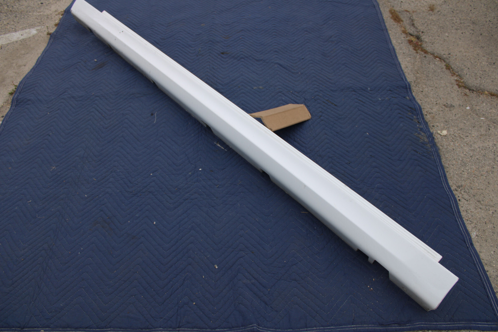 1521 DODGE CHARGER ROCKER PANEL MOLDING TRIM WHITE GENUINE ORIGINAL