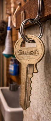 GUARD Lock Key Vintage   Coin-Op / Utility Equipment Key