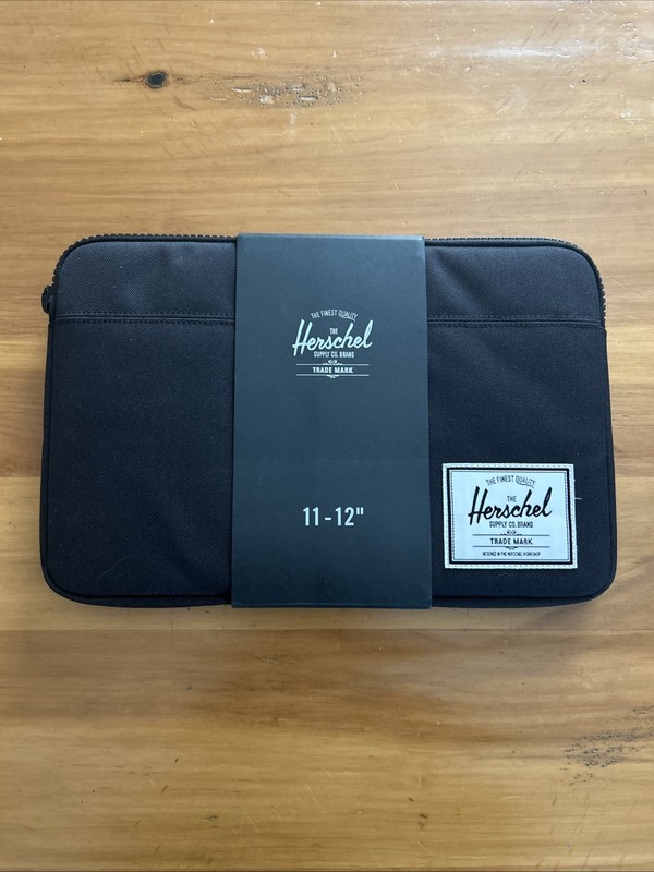 NWT Black 11-12” Herschel Anchor Case For MacBook Air 11” And MacBook 12”