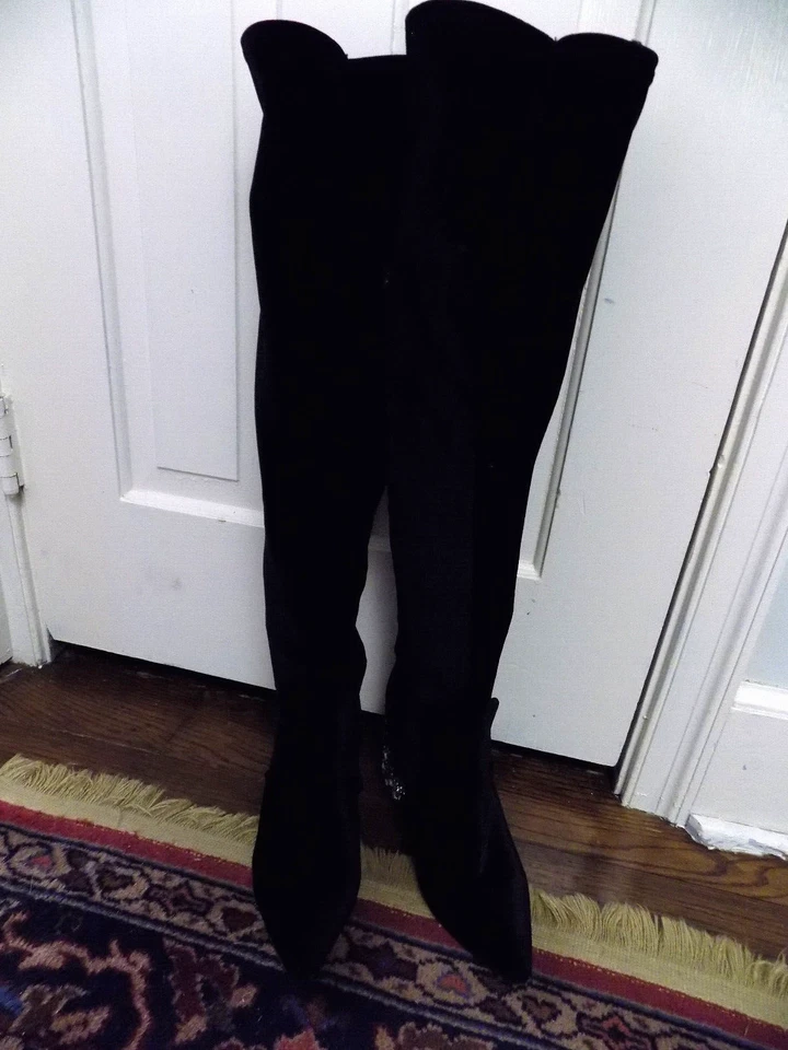 Botas Betsey Johnson Keeva Negro Terciopelo Rock Caramelo Sobre la Rodilla SEXY USADAS EN EXCELENTE ESTADO Talla 6.5 Foto 3 de 4