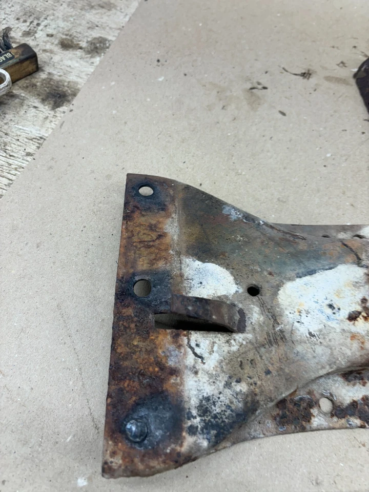 Dodge D250 W150 1981 86 1987 4x4 tanque de combustible cuadro travesaño travesaño 93 Foto 2 de 4