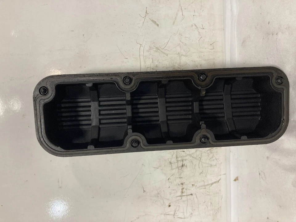 Used Engine Valve Cover fits: 2006 Pontiac Grand prix Valve Cover Grade A - Image 2 of 4