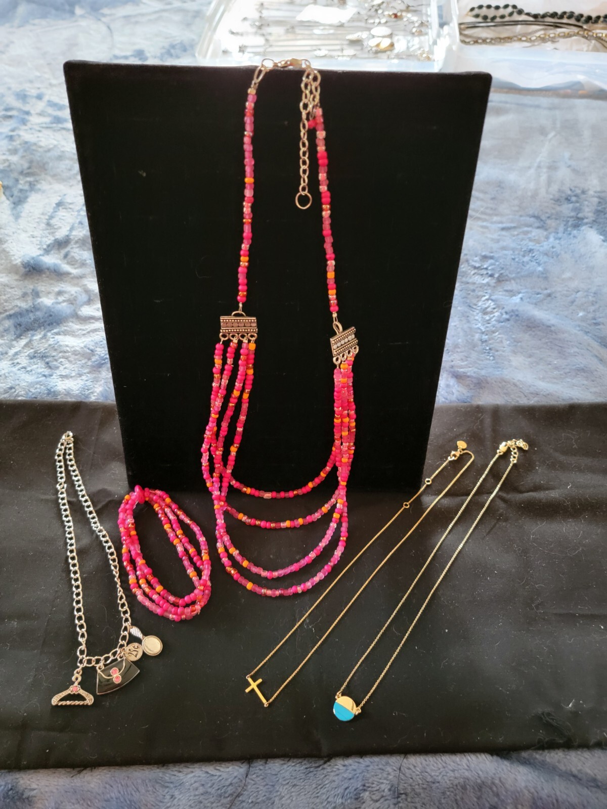 Lot Of 4 Necklaces And 1 Bracelet
