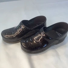 Dansko Professional Clogs Shoes Womens 39 Brown Floral Tooled Leather U