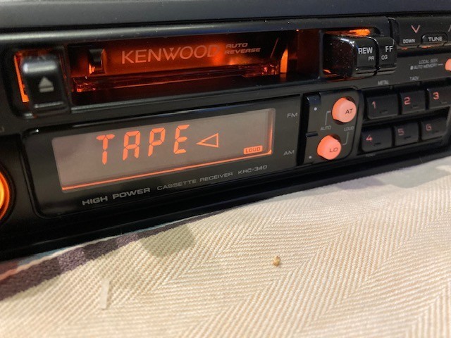 KENWOOD CAR AUDIO STEREO AM/FM CASSETTE PULL-OUT OLD SCHOOL KRC