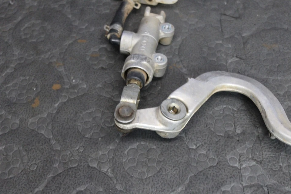 Kawasaki KX250 1992 OEM freno trasero cilindro maestro 43015-0001  Foto 3 de 4