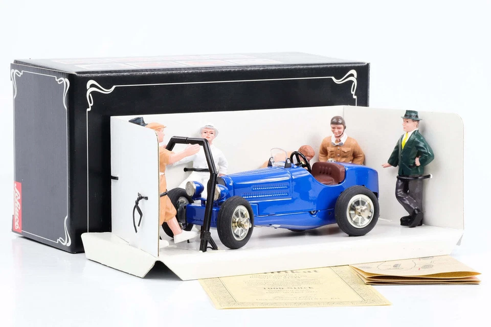 1:24 Bugatti blu con statuette Schuco classic Studio IV art.n. 01744 - Immagine 2 di 3