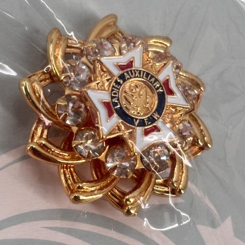 Beautiful VFW Ladies Auxiliary Gold Tone Crystal Member Lapel Pin