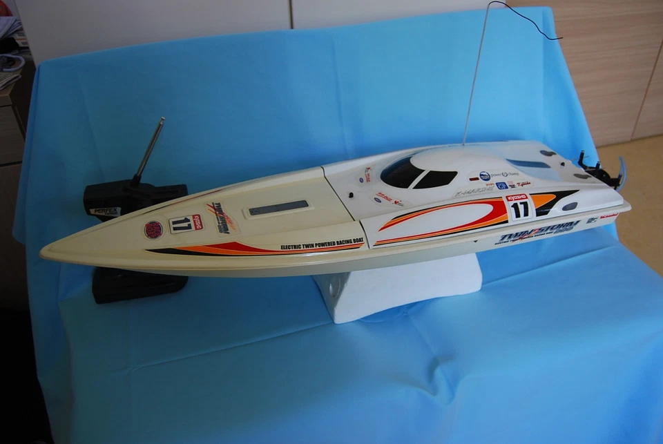 Vintage RC Boat KYOSHO Twin Storm 800 Top Very Rare FIRST EDITION - Bild 2 von 4