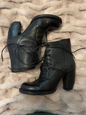 bella's boots in twilight