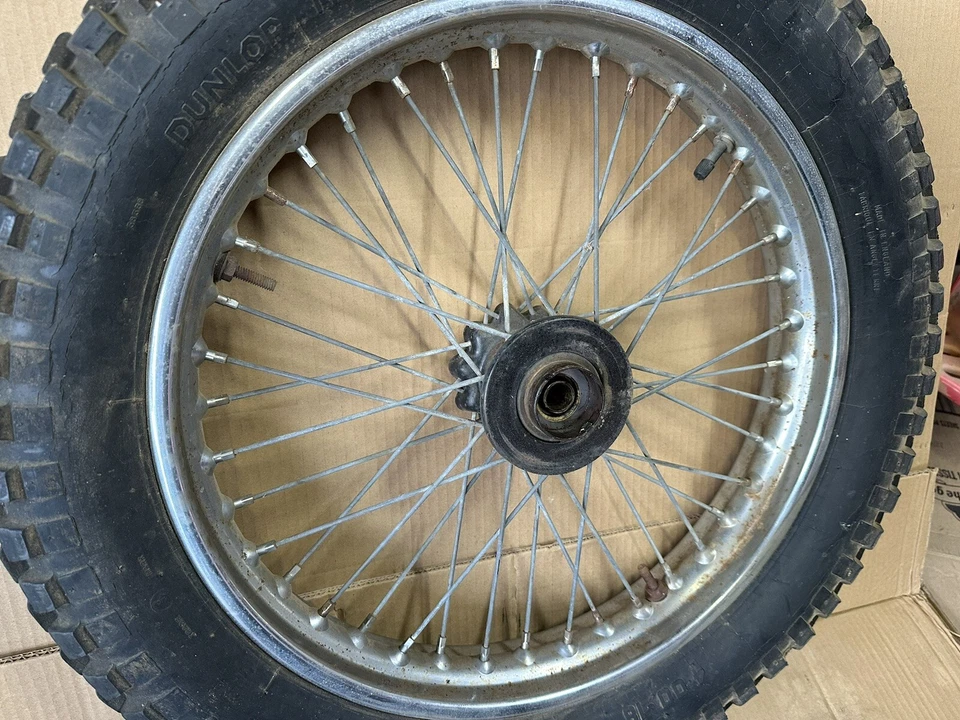 Conjunto de rueda trasera de cambio rápido 70 Triumph TR25W Trophy 18” OE TR25 BSA B25-22 Foto 2 de 4