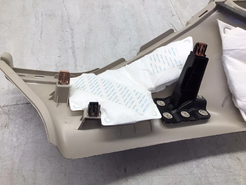 Lincoln MKC 2017-2019 OEM moldura superior trasera izquierda pilar C EJ7Z-7831013-AT Foto 3 de 4