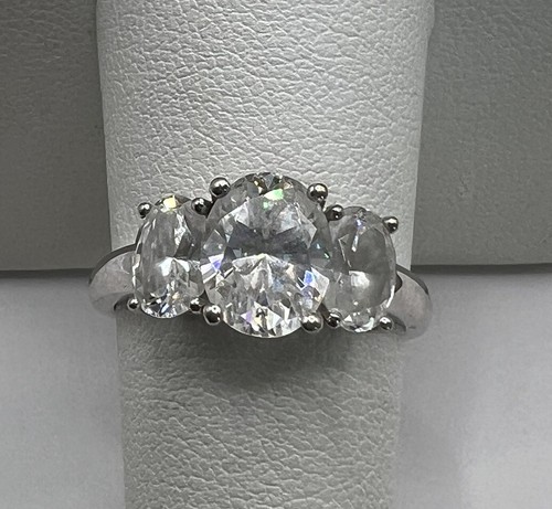Ring 14k White Gold 3 Stone Style Oval Shaped Cubic Zirconia Size 8.25