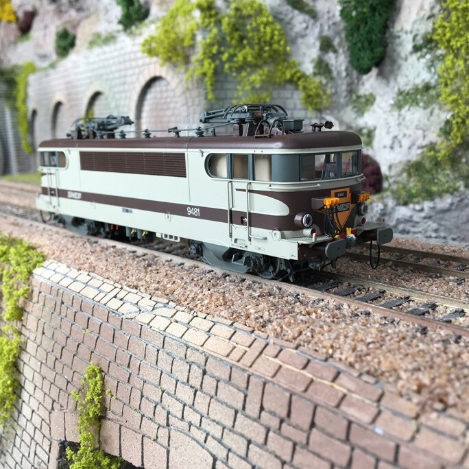 Locomotive BB-9481 SNCF Avignon Ep V HO 3R LSMODELS 10724 train miniature de collection