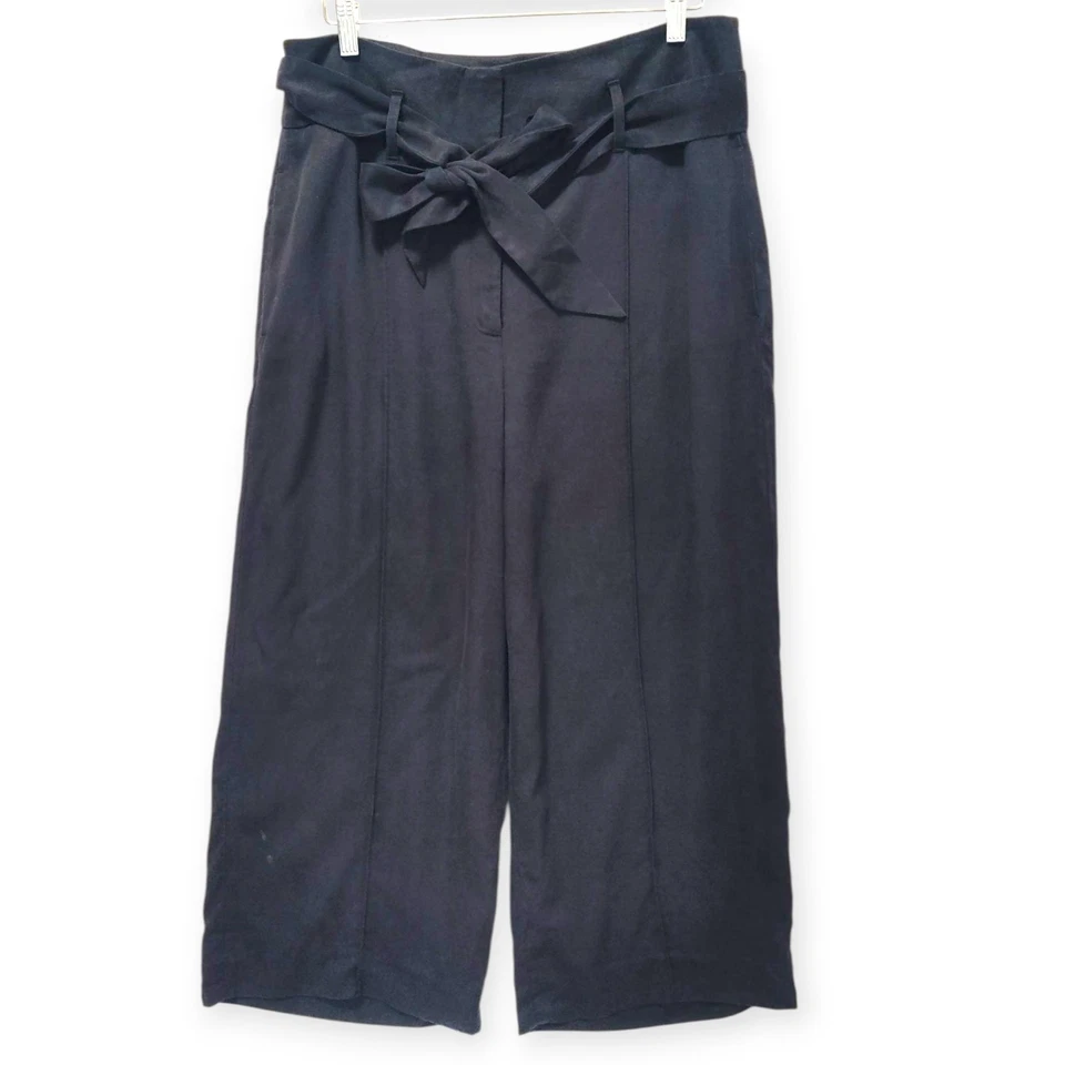 Pantalón corto cinturón pierna ancha negro White House Black Market para mujer talla 14 Foto 2 de 4