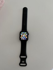 Apple Watch SE (2. Gen) 40mm Alu Schwarz, Silikonarmband, watchOS