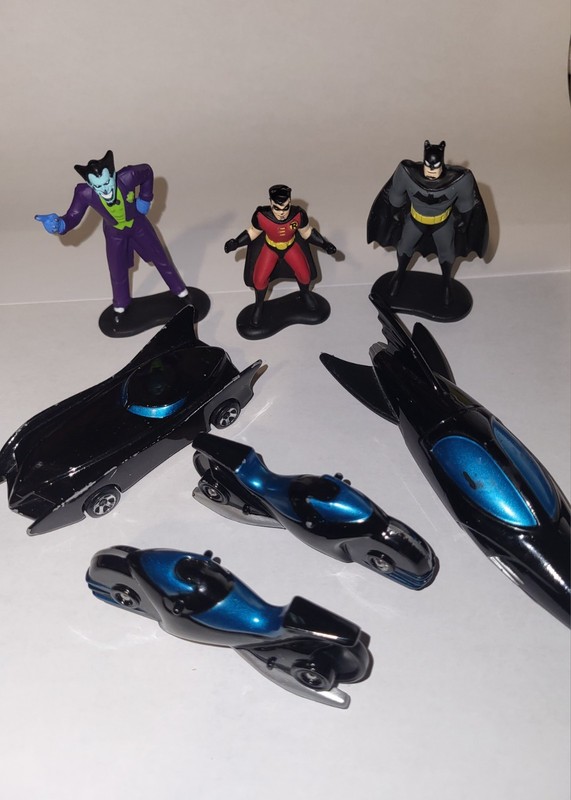 Lot of 7, Batman Diecast Display Figures: Robin, Batman and Joker, w/ Vehicles