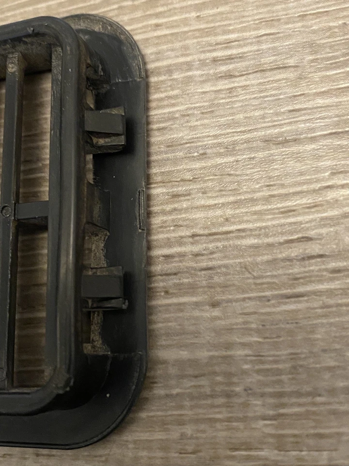 Dodge Ram D150 1986-93 par de ventilación de puerta de plástico Ramcharger Foto 4 de 4