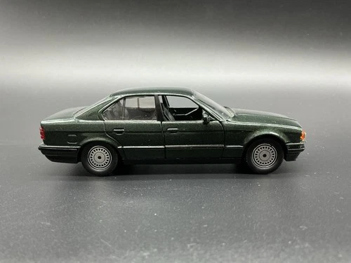 Schabak 1/43 BMW 535i E34 - Metallic Green