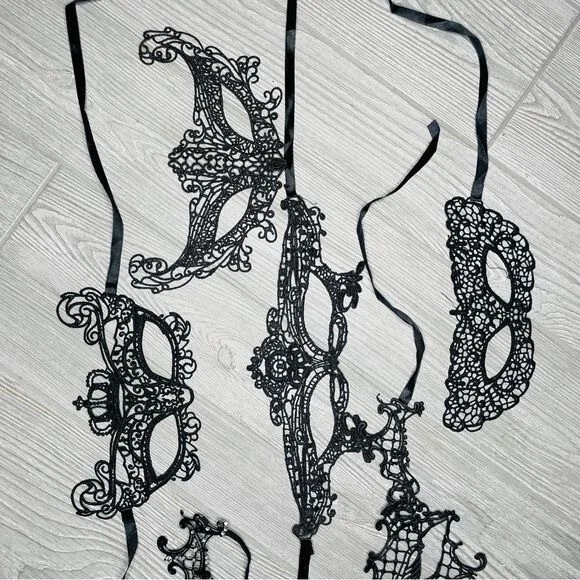 6 Máscara de tela de encaje negro y una máscara de plástico algunas máscaras necesitan cintas nuevas sexy co Foto 3 de 4