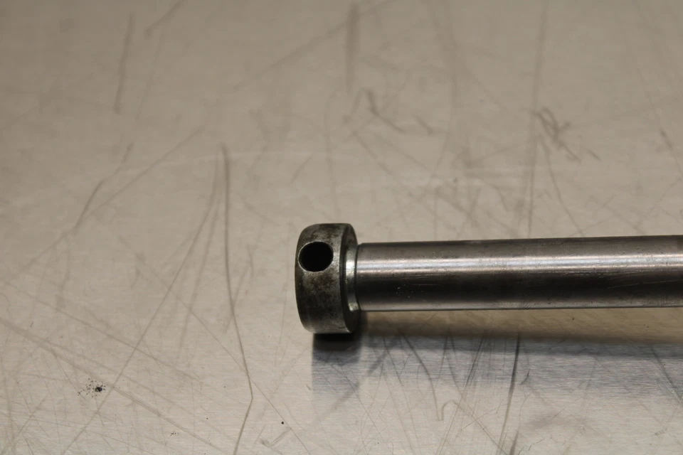 86 SUZUKI GS750ES LLANTA DELANTERA EJE PIVOTE PERNO BB140 Foto 2 de 4