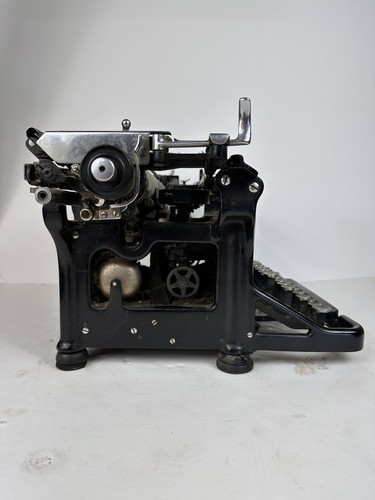 Underwood Standard Typewriter No. 6 – Antique Typewriter – Video - Picture 4 of 15