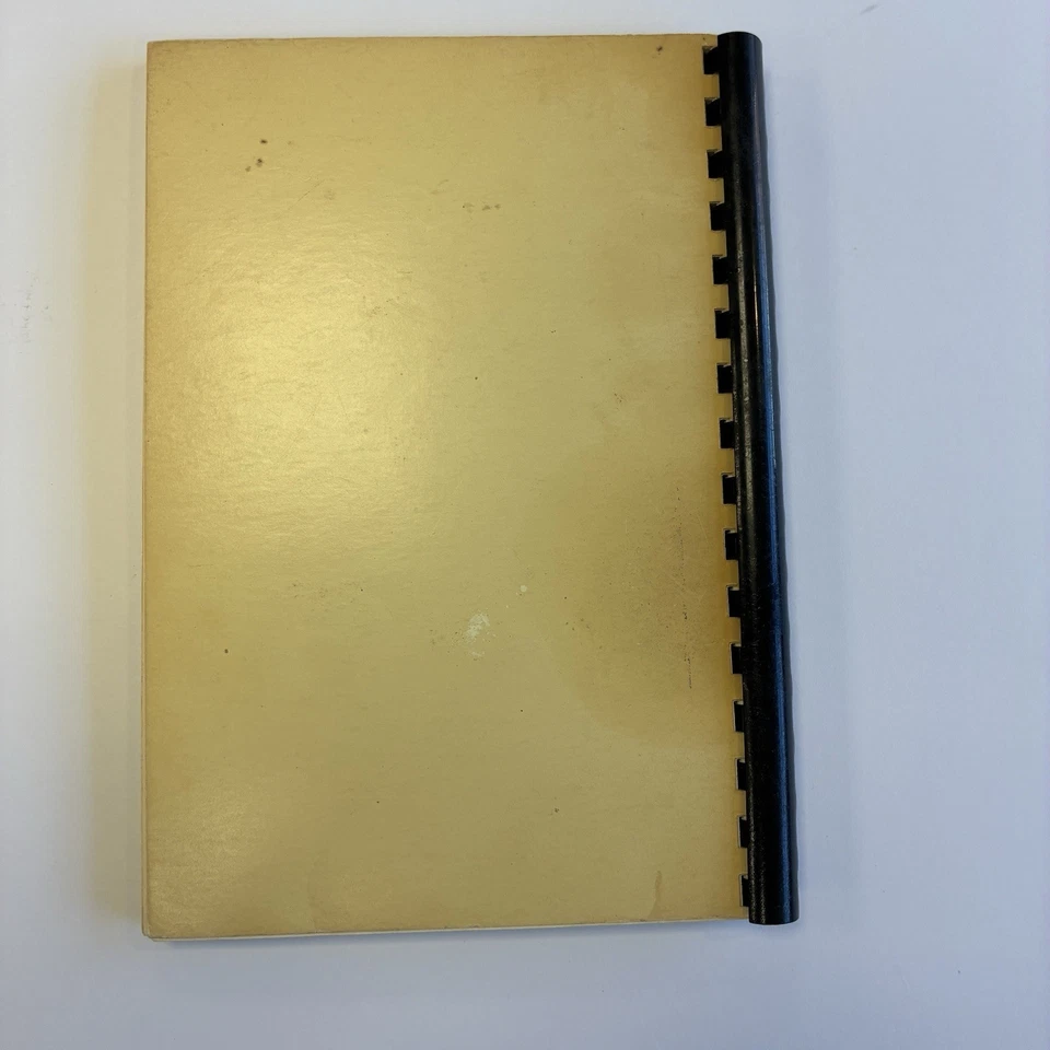 St. James Episcopal Church Woonsocket, RI 150th Anniversary Cookbook 1981 Foto 3 de 4