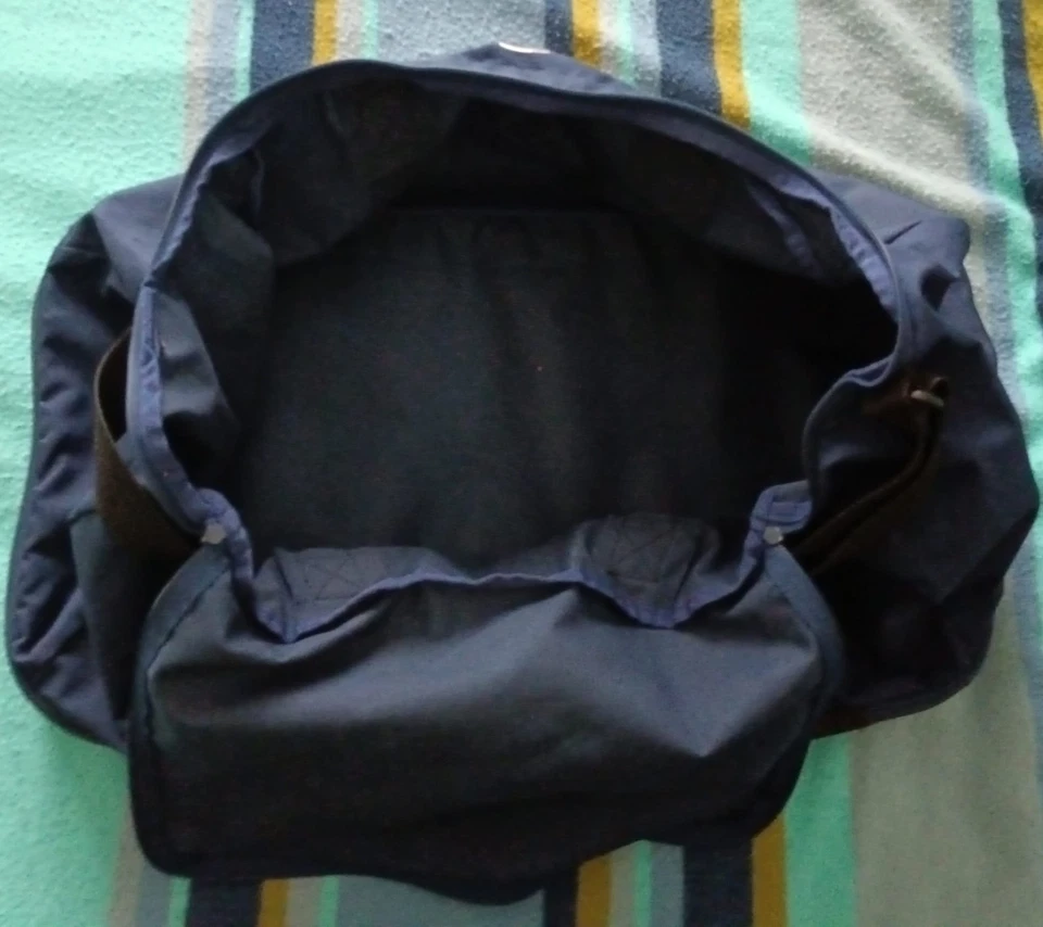 ADIDAS PISA SC BAG ORIGINAL RARE SIZE L GOOD CONDITION - Image 4 of 4