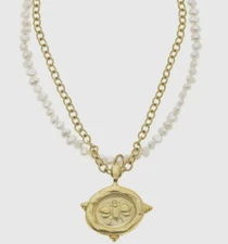 Susan Shaw Gold Pearl Chain Bee Intaglio Pendant Necklace New