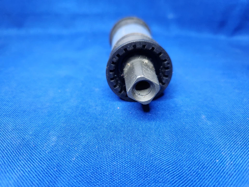 NOS Shimano BB-UN40 BOTTOM BRACKET English 68 x 113mm - Image 4 of 4