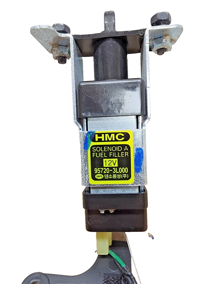 Actuador de liberación de puerta de gas de llenado de combustible Hyundai Azera 2006-2011 OEM 95720-3L000 Foto 2 de 3